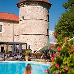 Chateau Cornu فندق 4*